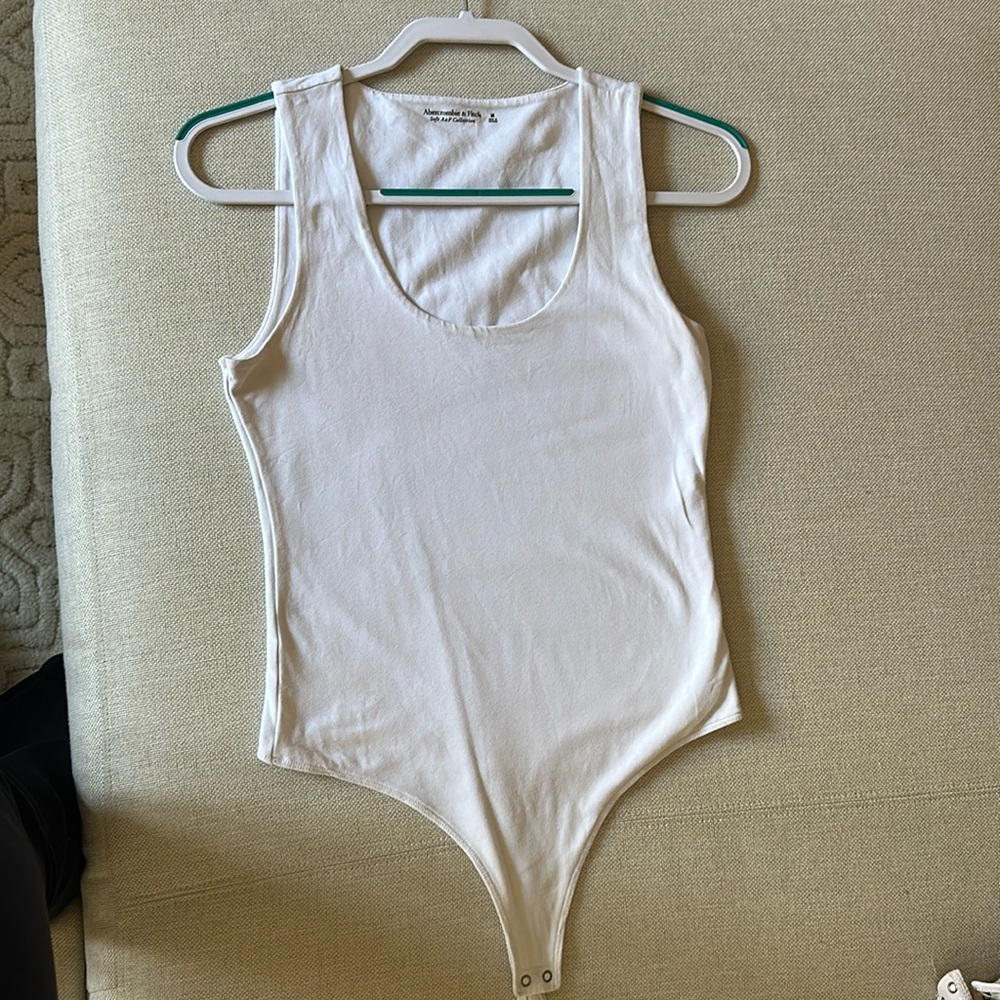 Abercrombie & Fitch White Soft AF Seamless Scoop Neck Tank Bodysuit - M